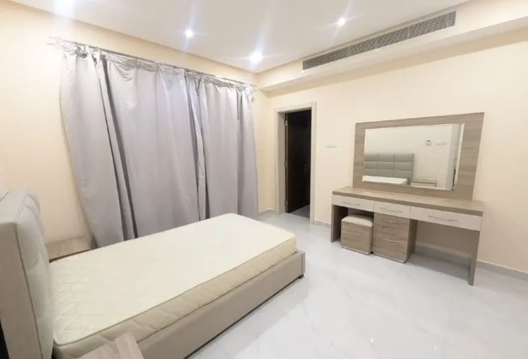 Modern 2 BHK | Furnished | Balcony | Inclusive in Saar