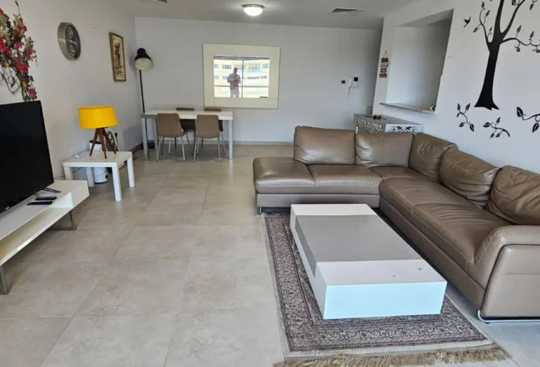 Stylish 1 BHK Fully Furnished Apartment For Rent in Amwaj Islands