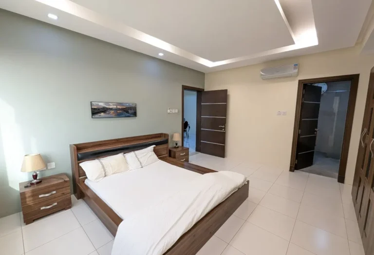 3 Bedrooms Apartment in Janabiya