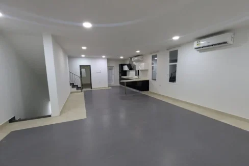 52726705 - Property Image 1