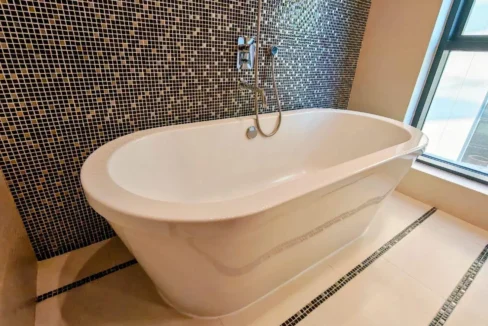56067946 - Property Image 17