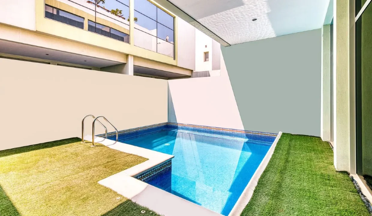 971605 - Property Image 2